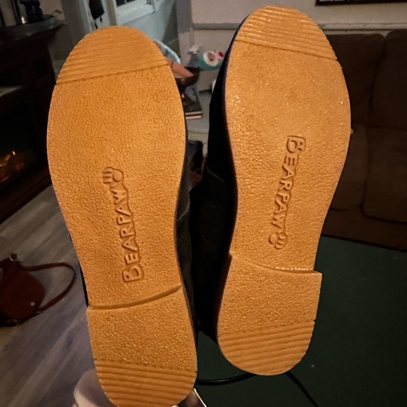Size 5- brand new bearpaw suede boots - Picture 2 of 2